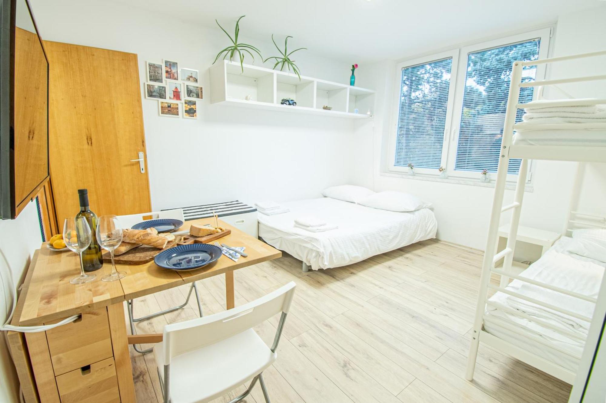 Center Apartment *